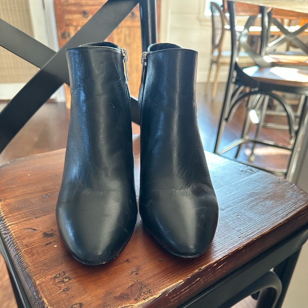 Vince Camuto black heels size 10